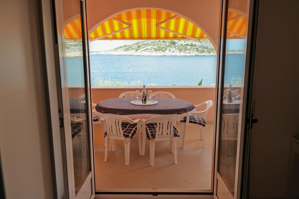 Direkt Am Meer-Apartments Puntaplanka Rogoznica  Ngoại thất bức ảnh