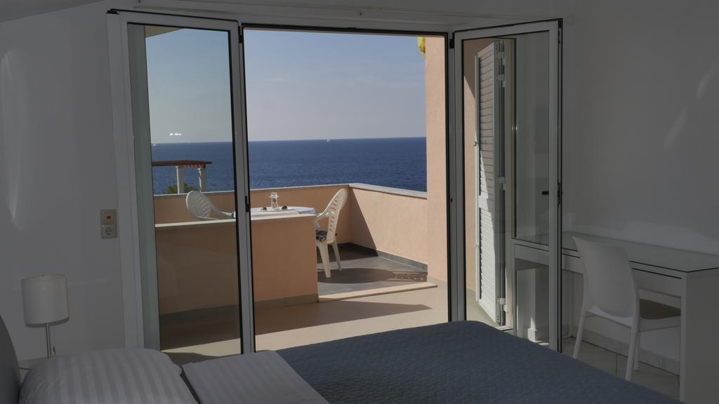 Direkt Am Meer-Apartments Puntaplanka Rogoznica  Ngoại thất bức ảnh